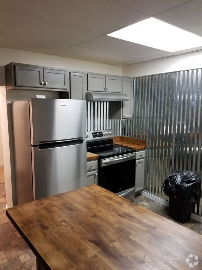 Building Photo - Newly remodeled 2 bed 1 bath in Prime Stev... Rental