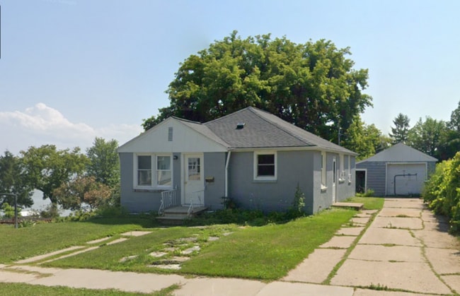 Building Photo - 627 Fairview Ave