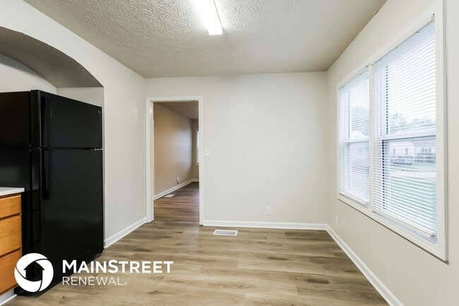 Photo - 2900 Wyandotte Ave