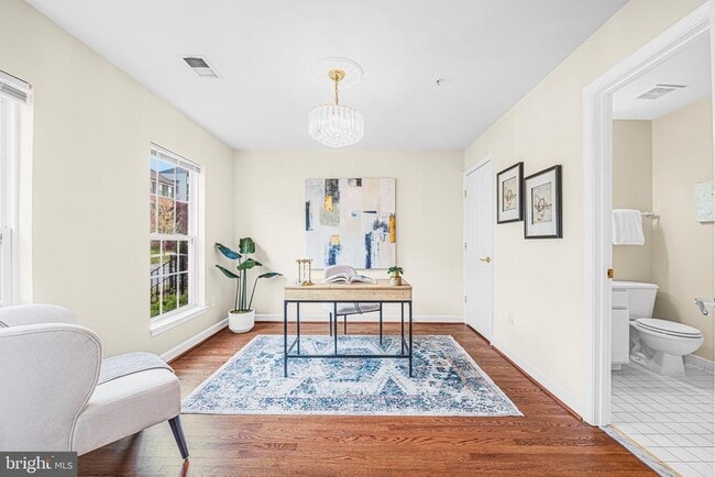 Photo - 631 Gatestone St