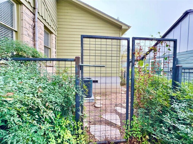 Photo - 1300 Crestwood Rd