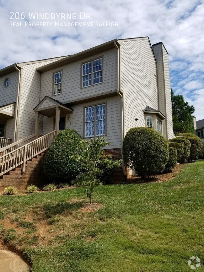 Building Photo - 3 bedroom 2.5 bath TH in Great Cary Location Rental