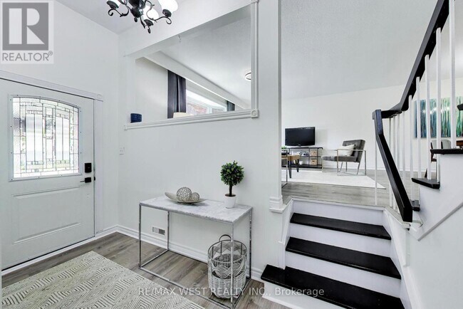 Photo - 128 Roser Crescent