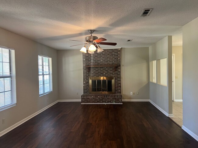 Photo - 303 Ridgeway Dr