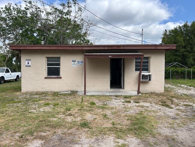Cozy 2 Bedroom, 1 Bath Apartment in Charmi... - Cozy 2 Bedroom, 1 Bath Apartment in Charmi... Unit 2122