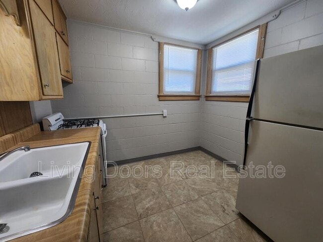 Photo - 849 S 45th St