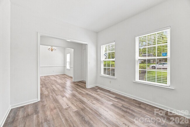 Photo - 1748 Chinchester Ln