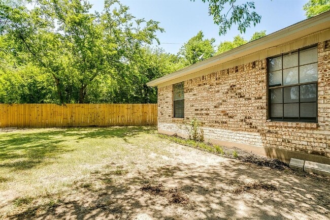 Photo - Modern 3 Bed, 2 Bath Multiplex - A Must-See!