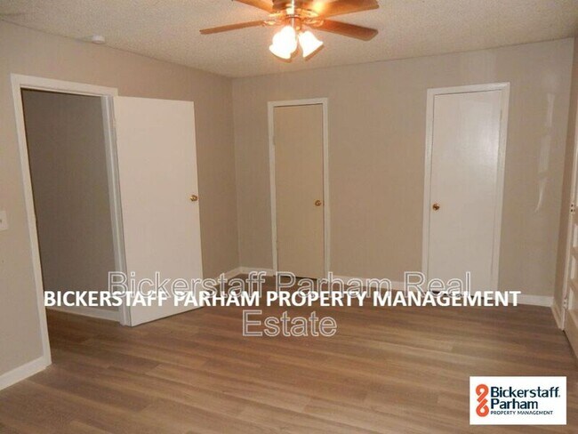 Photo - 941 Lee Road 424