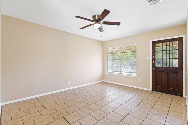 Photo - 3 Bedroom/1 Bath Garden CT East/Sungate Subdivision