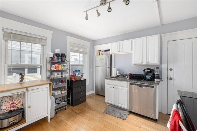 Photo - 423 Thames St