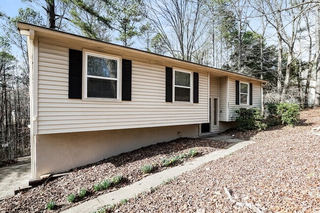 Building Photo - 3075 Flowers Dr Rental