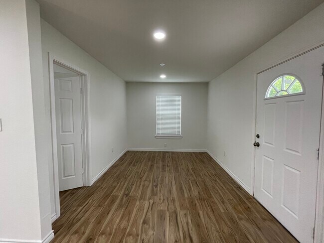 Photo - 327 S 3rd St House