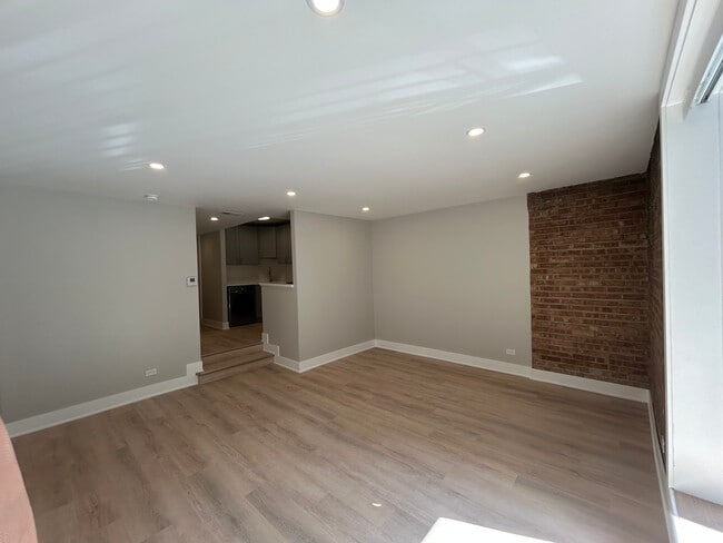 Photo - 1214 N La Salle Dr