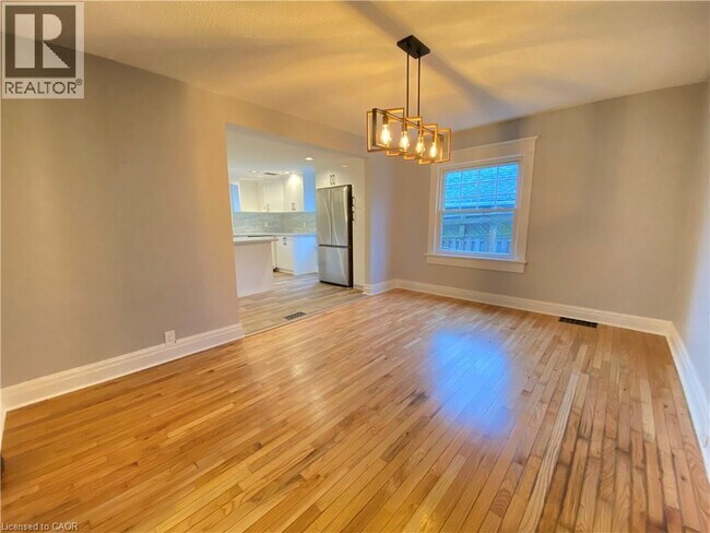 Photo - 168 Garside Ave N