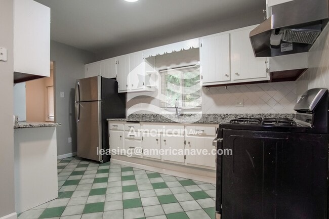 Photo - 414 Johnston Rd