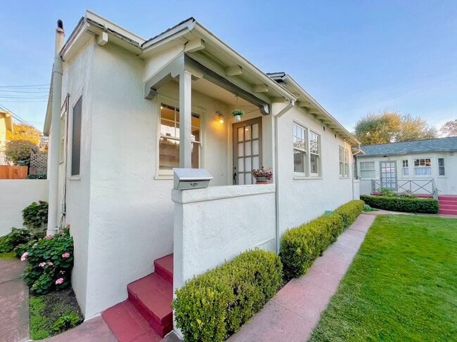 Entrada privada - 1752 Allston Way