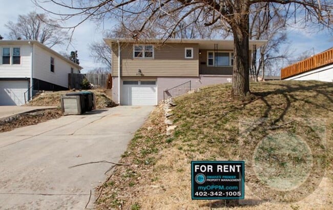 Building Photo - 3 Bed Home | 67th & Blondo