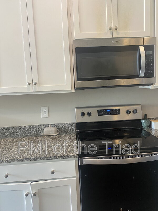 Photo - 2953 York Pl Dr NE