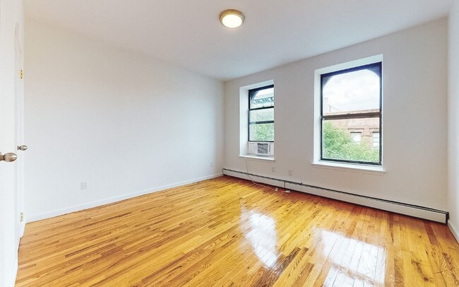 Photo - West 115th Street Unidad 5A