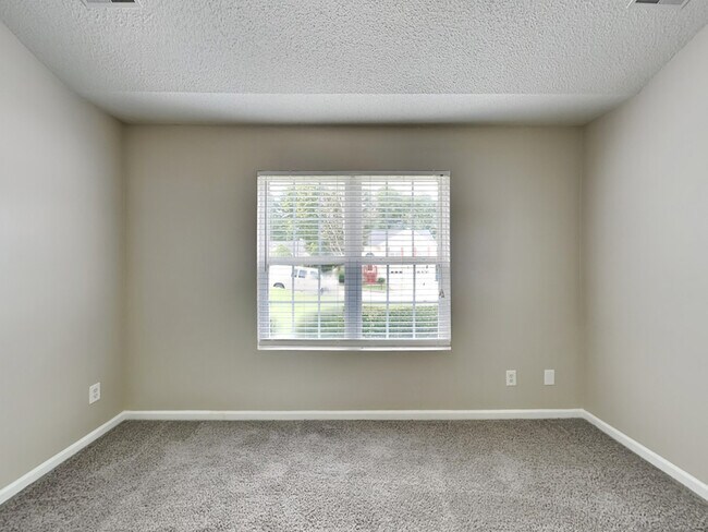 Photo - 220 Ashland Manor Dr