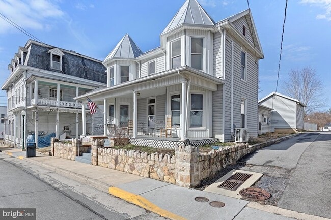 Photo - 106 N Main St