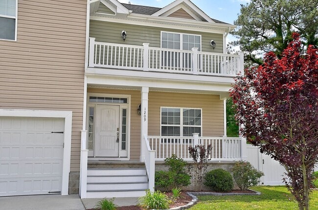 Photo - MOVE IN READY! GORGEOUS HOME IN CHESAPEAKE!