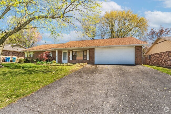 Building Photo - Charming 3-Bedroom Bentonville Rental: Pet...