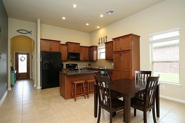 Building Photo - 24434 Sandusky Dr