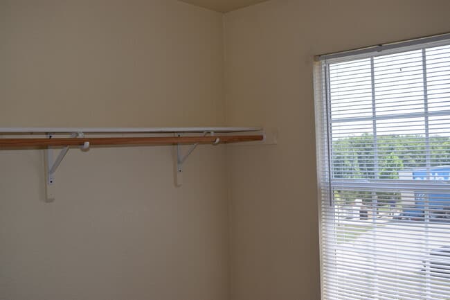Photo - Spacious & Convenient Living in Shady Oaks!