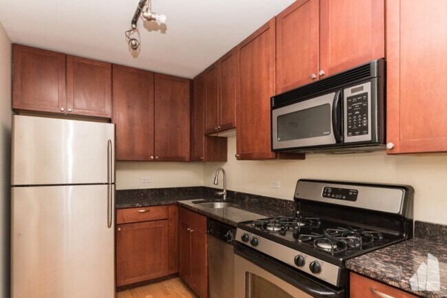 Building Photo - 0 bedroom in Chicago IL 60614 Unit 405