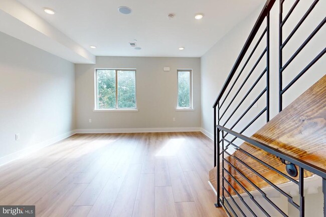 Photo - 2640 N Jessup St