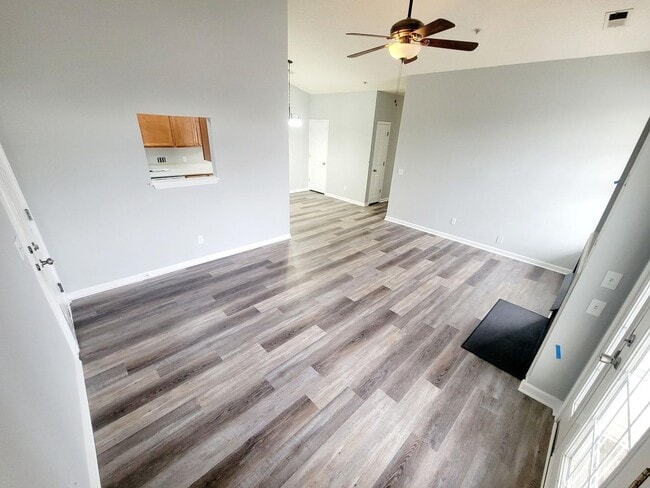 Building Photo - NEW LISTING: Stunning 3 Bed, 2 Bath Condo ... Unit 99