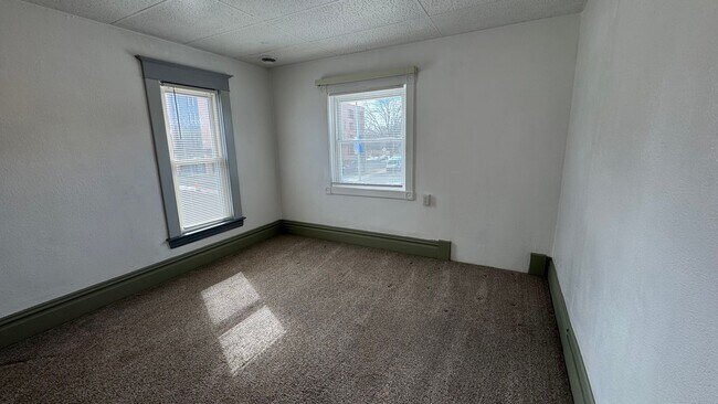 Photo - 937 Leonard St NW Unit Apt 2