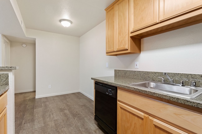 199 Kit 2.jpg - Valley Oak Apartments