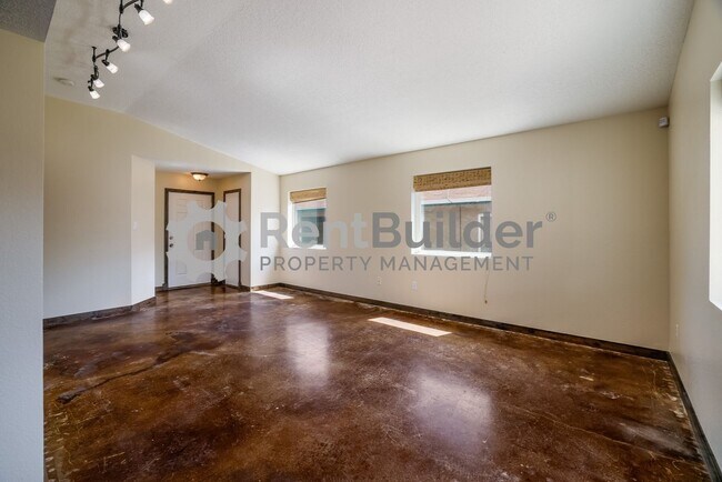 Photo - *** LEASE PENDING *** Please apply at your...