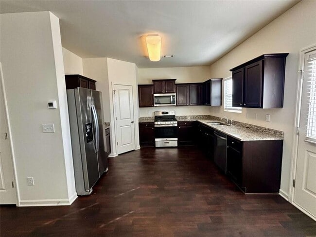 Photo - 343 Merigold Way