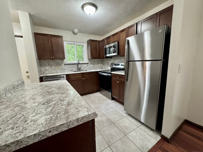 Building Photo - 550 Darling St Unit 2A