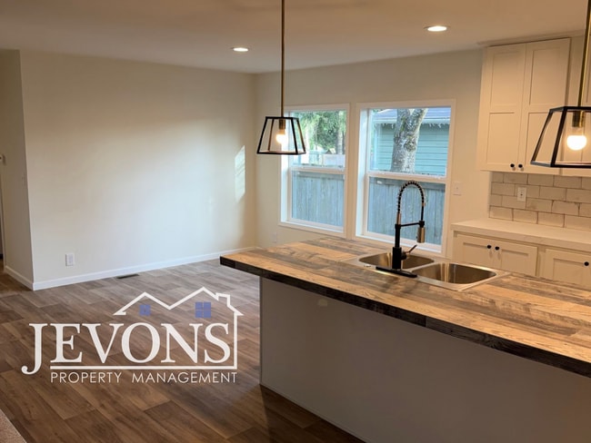 Photo - $250 off the first month's rent! Charming Maple Valley Home on a Quiet Residential Street