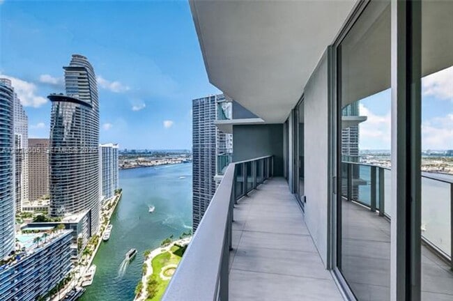 Photo - 77 SE 5th St Unidad 77 5th Street # 4202