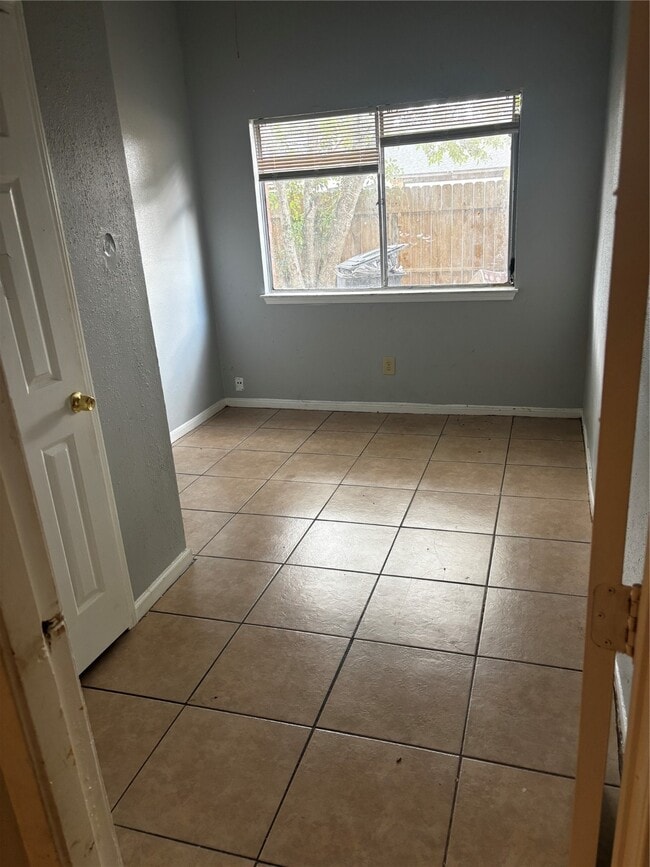 Building Photo - 7715 Waterchase Dr Rental