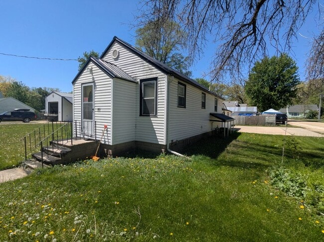 Building Photo - 22085 586 Ave