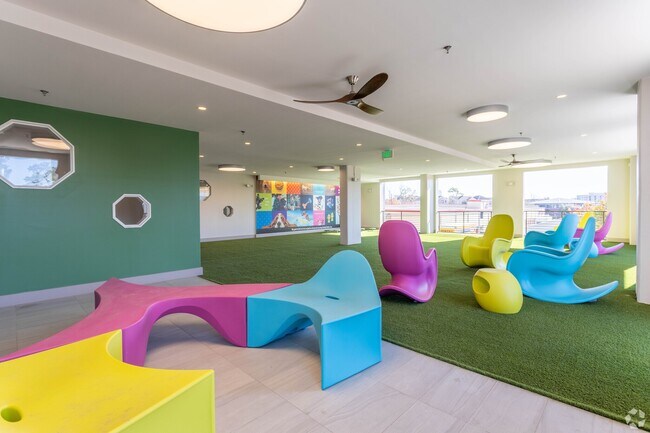 Building Photo - 6400 Washington Ave Unit 438