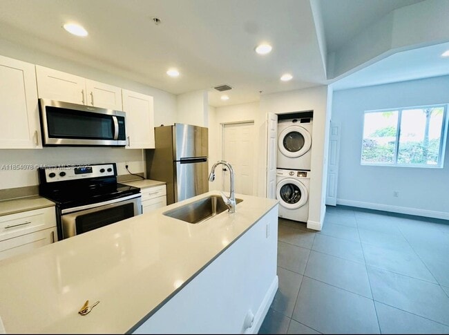 Building Photo - 346 NW 35th St Unit 4 Rental