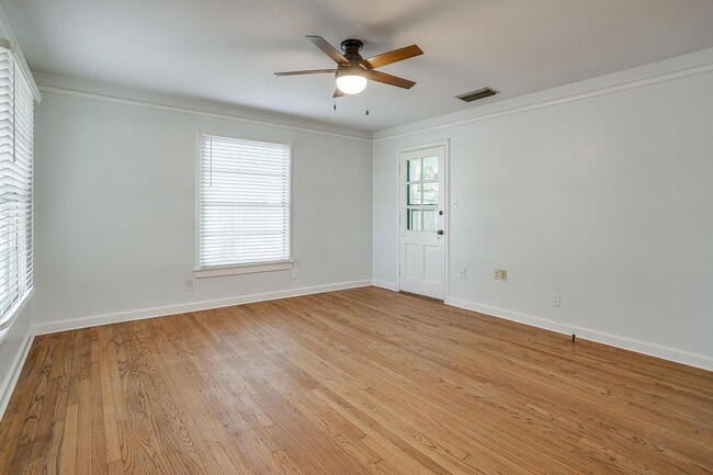 Photo - Fresh on the Market- 2 Bed, 1 Bath home in Westcliff, Minutes from TCU- 76109