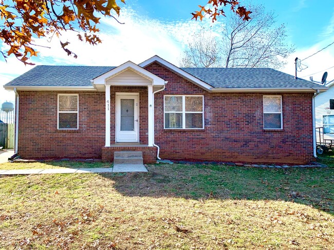 Building Photo - 411 Sideline Dr Rental