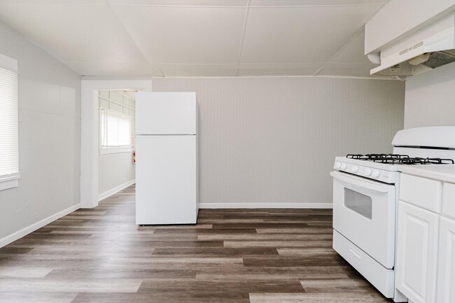 Photo - 911 W Madison St Unit 911 W Madison- left