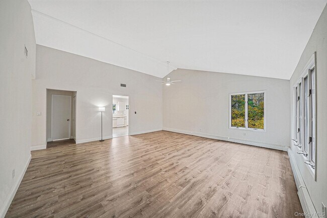 Photo - 2074 Motor Pkwy