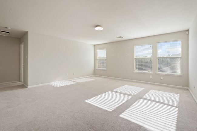 Photo - 29650 Legends Green Dr