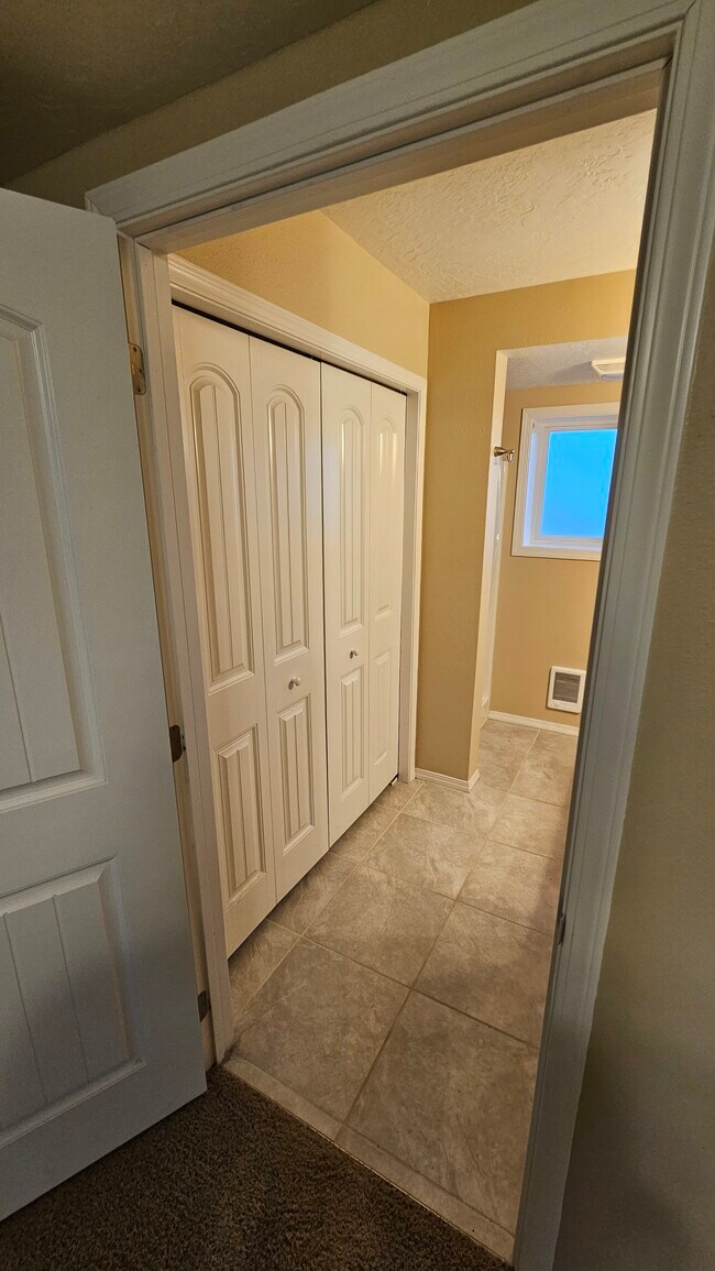 3839 W Prairie Ave Unit 2 bed 2 bath Apartment Hayden w/storage